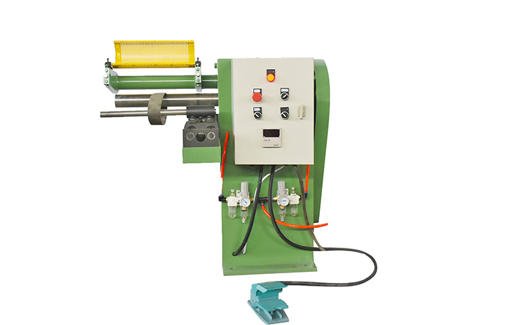 Narrow belt slitting machine